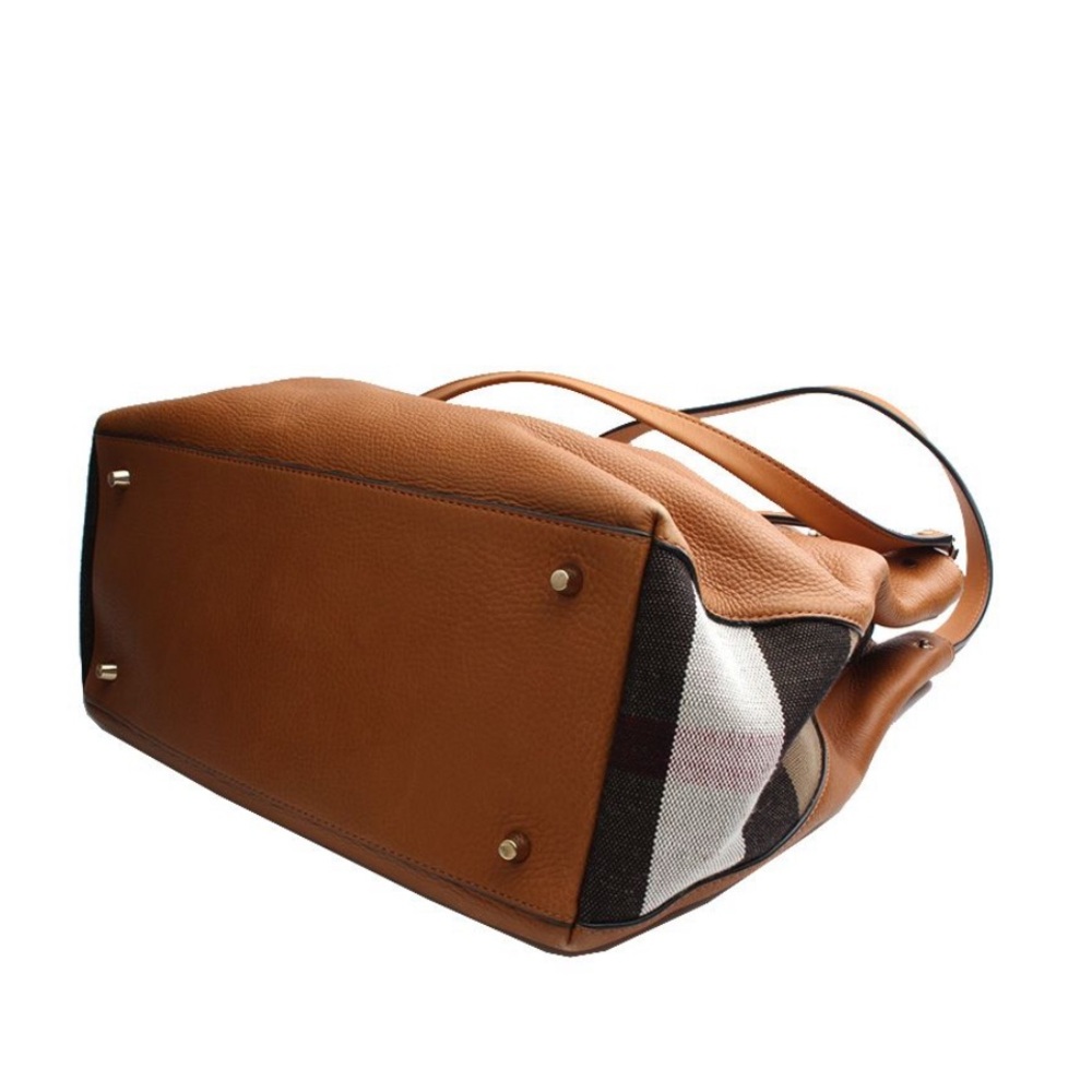 Burberry Brown Shoulder Bag with Sleek Design - Picture 5 of 7